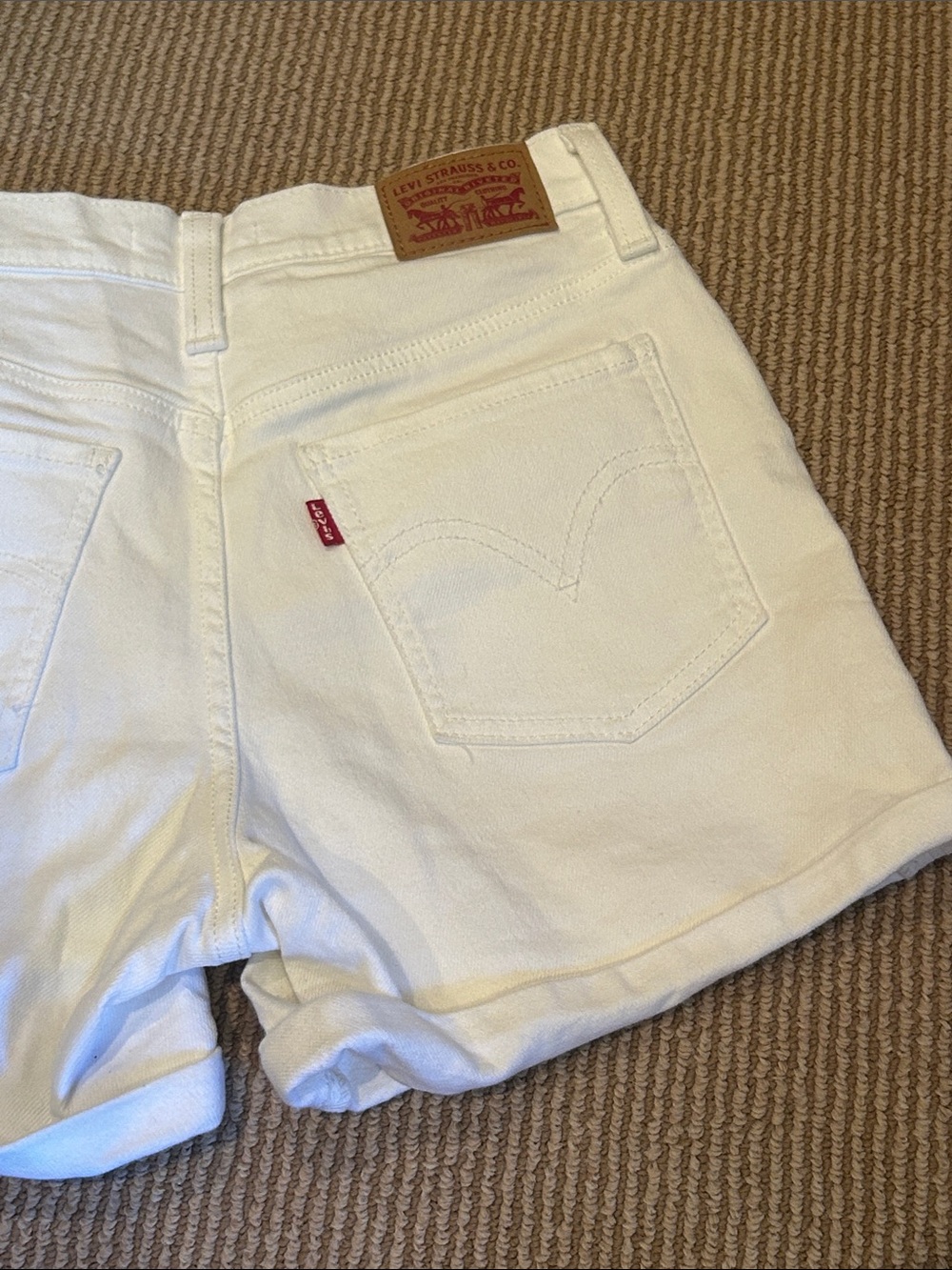 LEVIS White Mid Length Shorts - Size 27